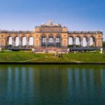 Gloriette du château de Schönbrunn à Vienne reflétée dans l'eau, idéale pour imaginer des Vienna dinner tours.